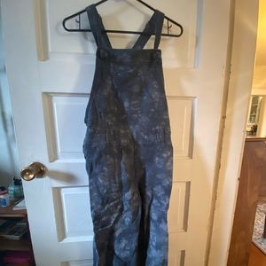 - [x] Womens small Anthropologie overalls- blue